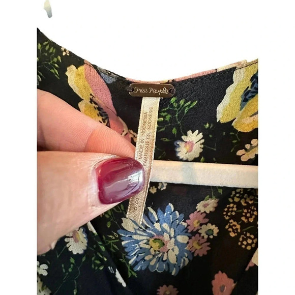 Free People Women Black Floral Print Short Sleeve V-Neck Wrap Maxi Dress Size SP - Picture 10 of 10